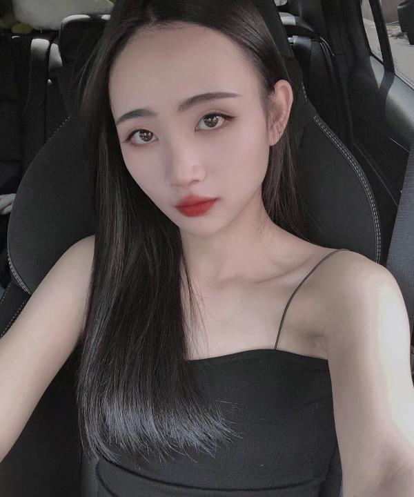 白云偶尔兼职小妹