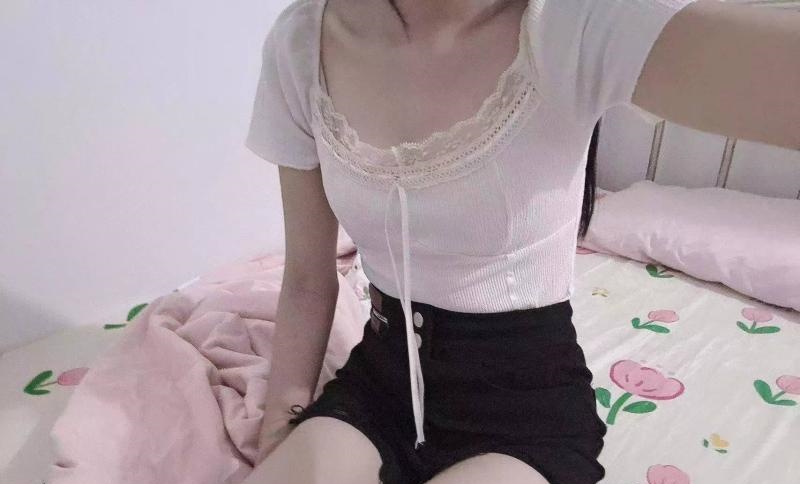 白云偶尔兼职小妹