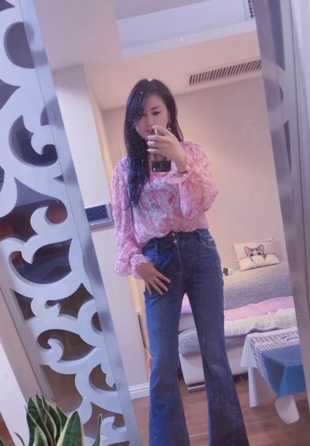 高挑大胸轻熟女
