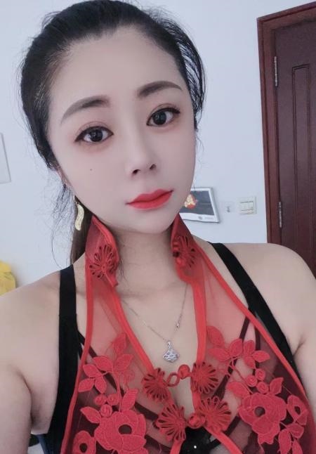 大胸后花园金莲
