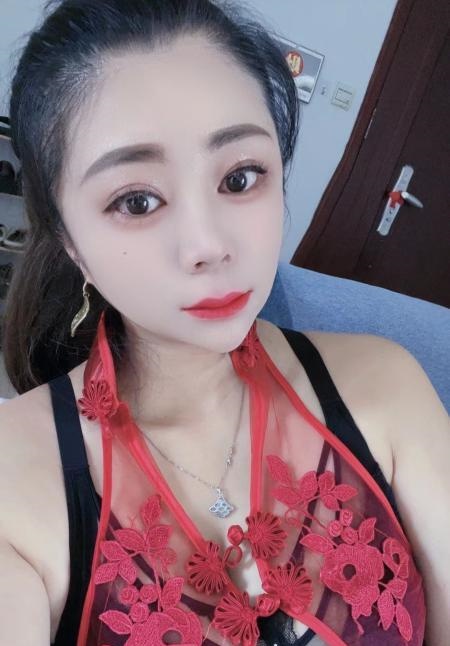 大胸后花园金莲