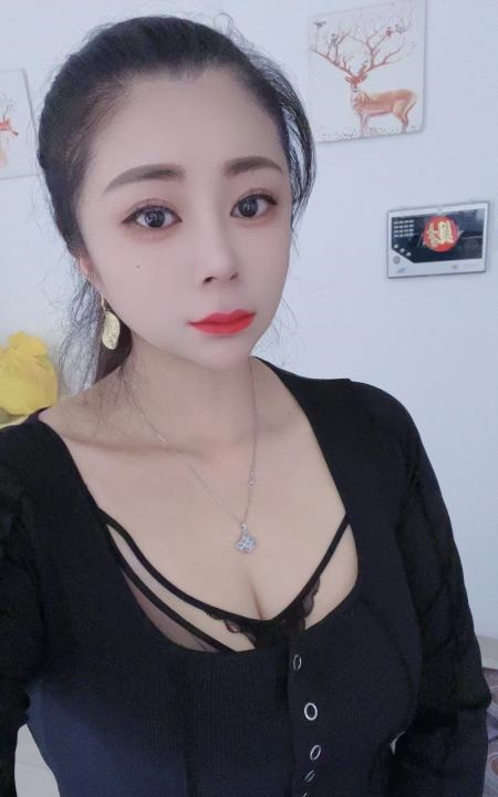 大胸后花园金莲