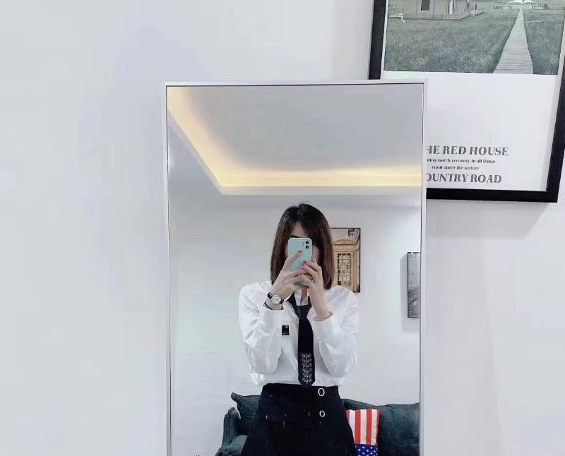 美丽大方高挑的小姐姐