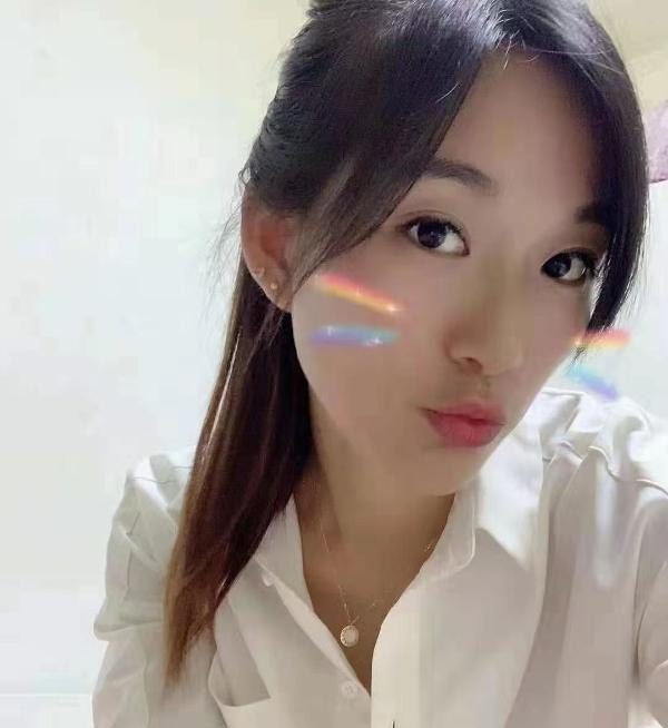 美丽大方高挑的小姐姐