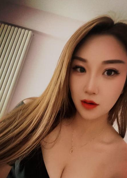 宝山大胸美女