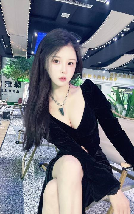 身材颜值俱佳馨儿
