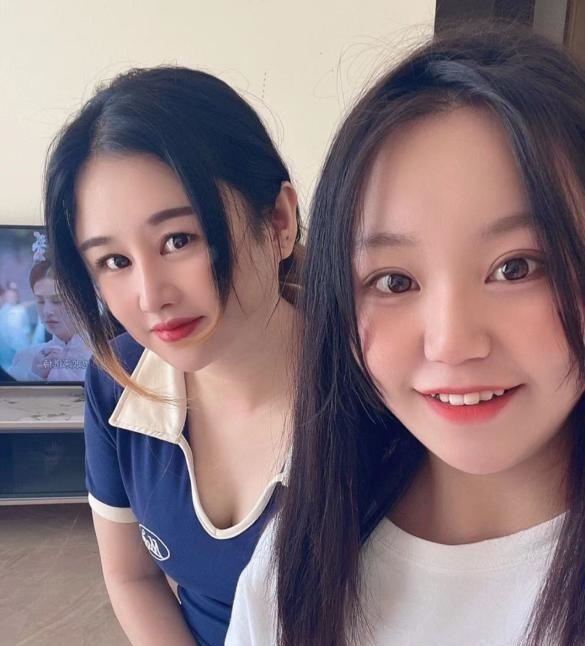 双飞姐妹花球球