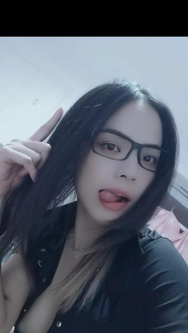 超级骚的小母狗