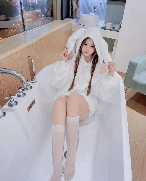 童颜小姐姐小狐