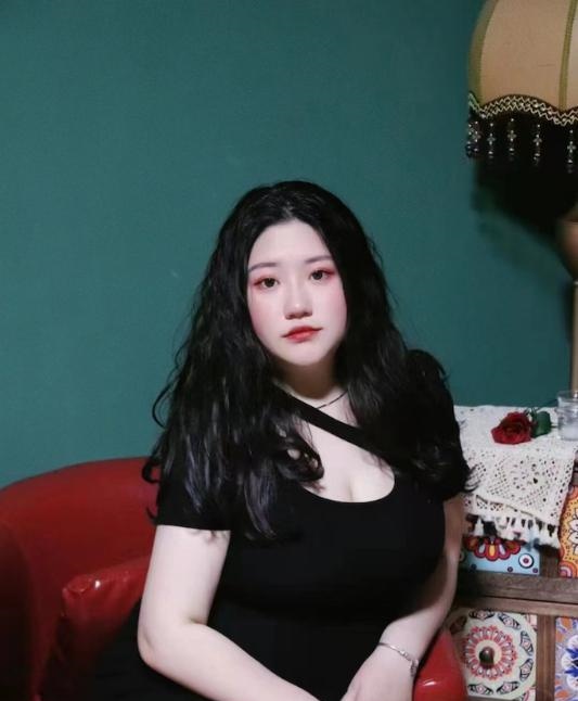 龙华微胖女孩