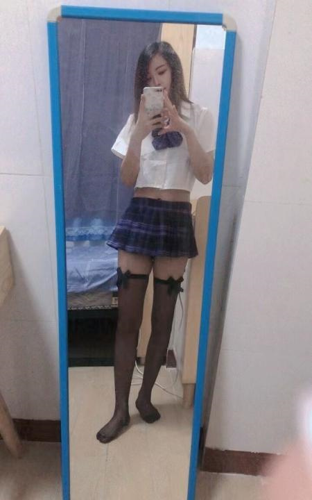 出击性感长腿制服妹
