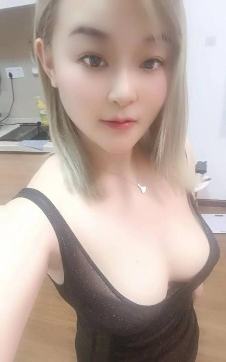 欢乐谷肤白大胸