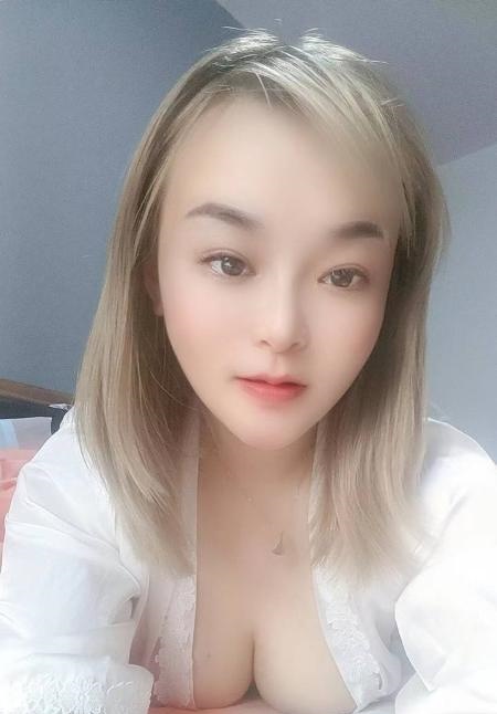 欢乐谷肤白大胸