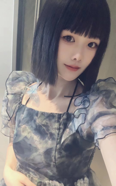 年轻貌美短发大长腿