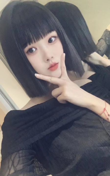 年轻貌美短发大长腿