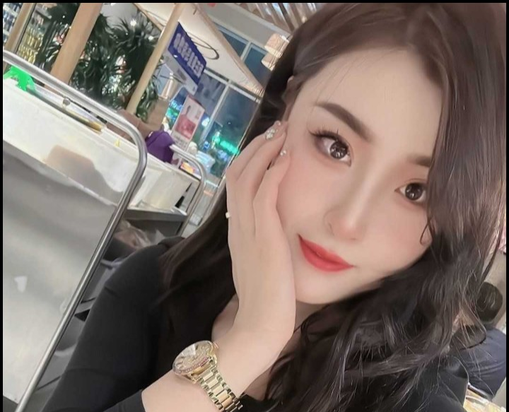 性感大波浪卷发少妇