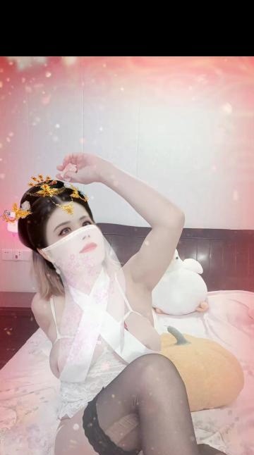 大熊玲珑少妇