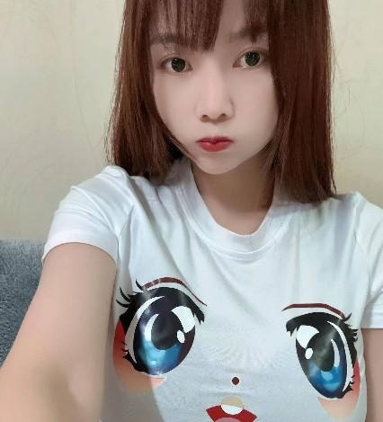 漂亮胸型妹子