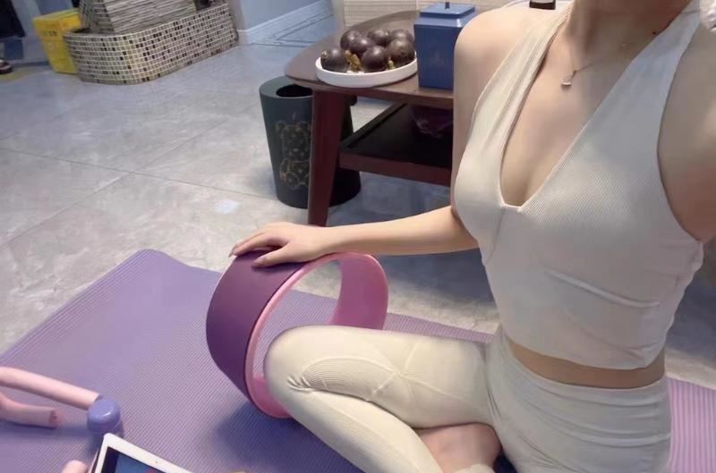 瑜伽老师小腰精