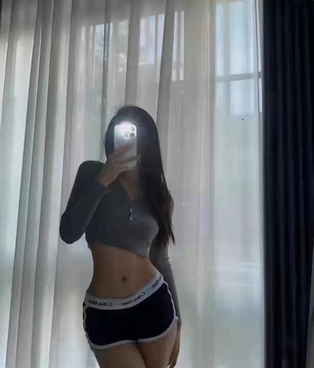 瑜伽老师小腰精