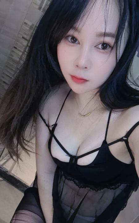 白嫩小骚女