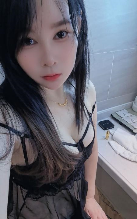 白嫩小骚女