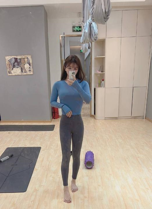 兼职年轻粉嫩妹子