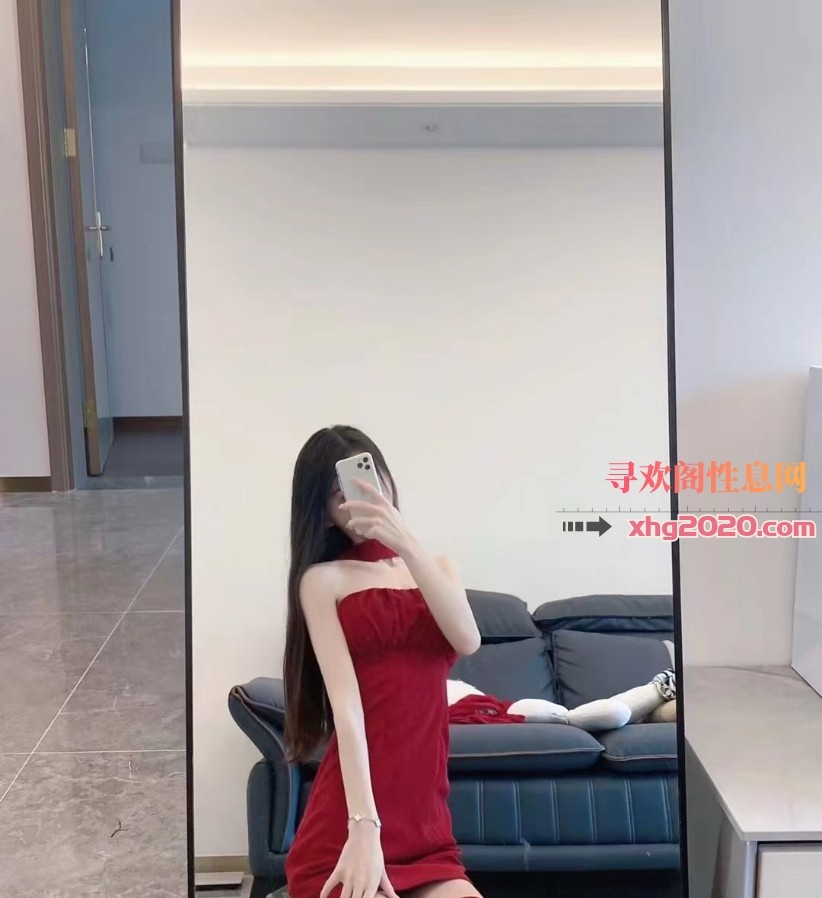 月牙河附近大胸小姐姐
