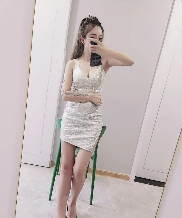 蜀山白冰颜值美女