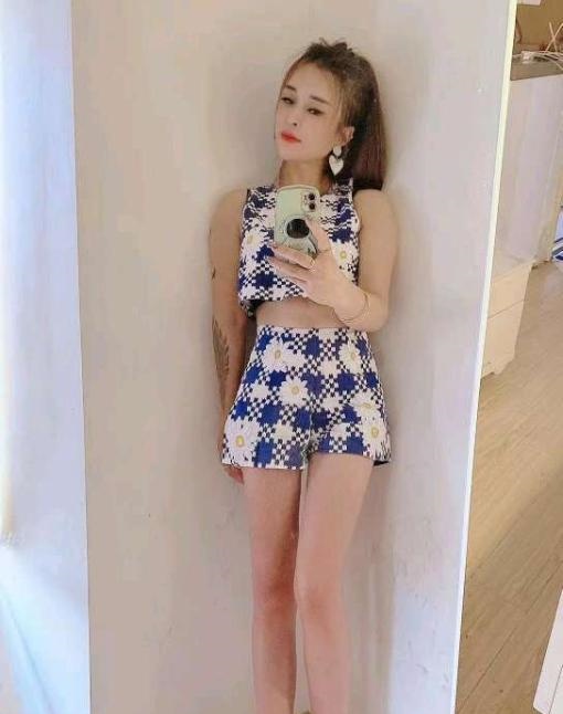 蜀山白冰颜值美女