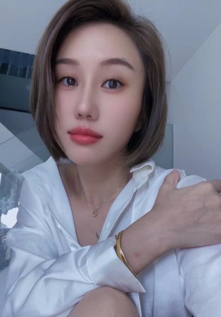 海珠笑容甜美的小姐姐