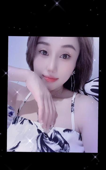 海珠笑容甜美的小姐姐