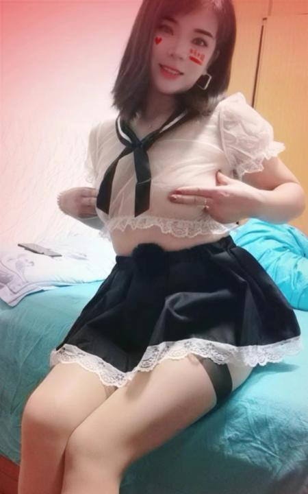 爱笑有酒窝的少妇