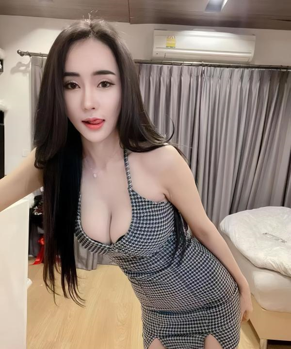 美乳小骚女玲儿