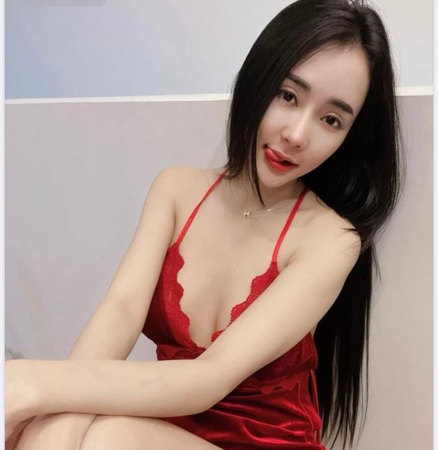 美乳小骚女玲儿