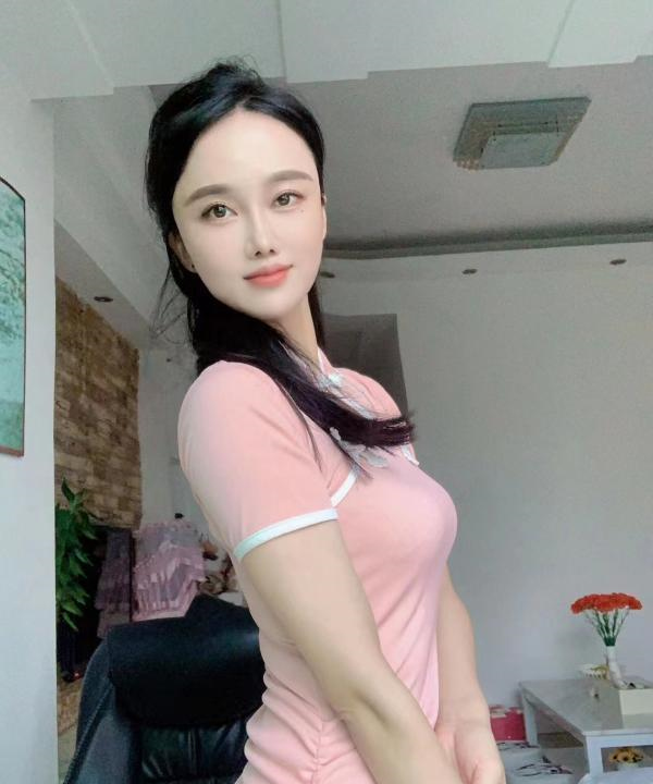 年轻漂亮的妹子