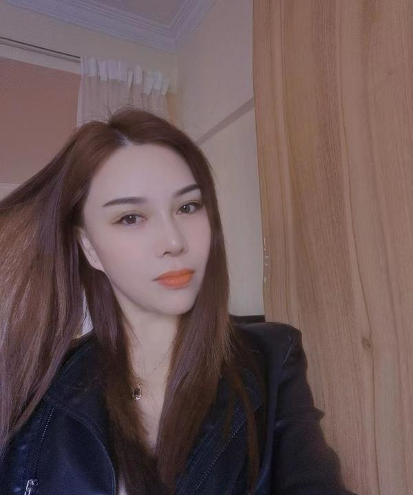 北门黑丝美腿御姐
