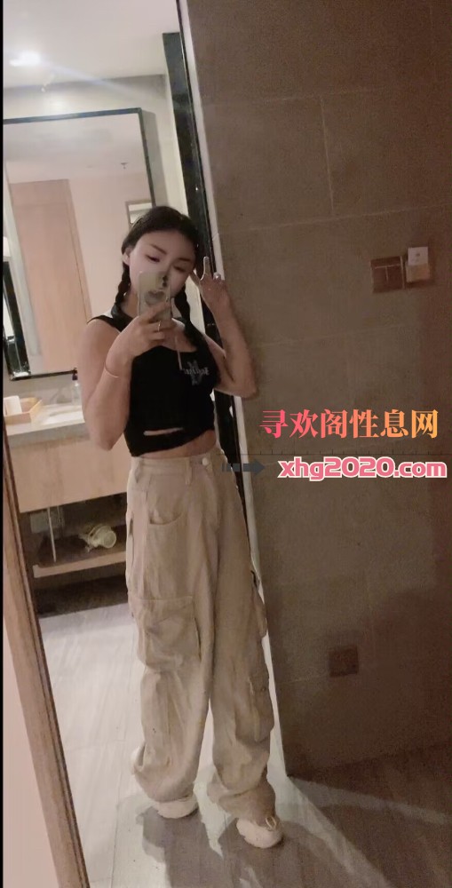白云双马尾妹子