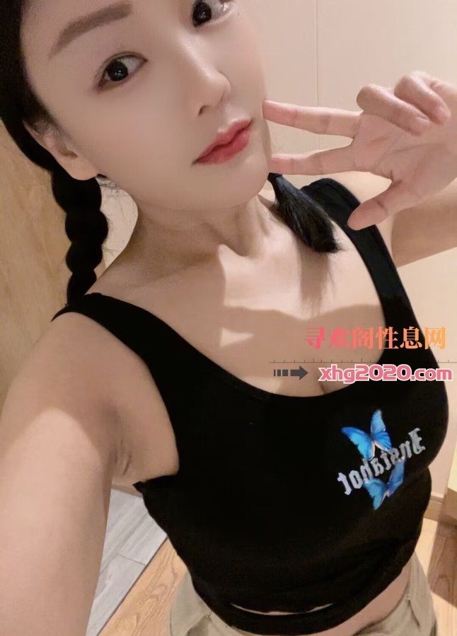 白云双马尾妹子