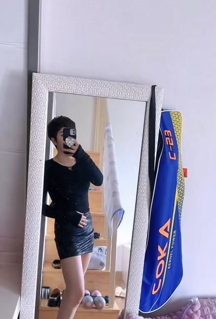 短发丝袜高跟少妇