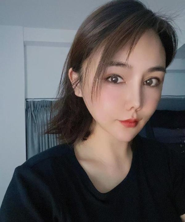 红唇知性少妇江兰