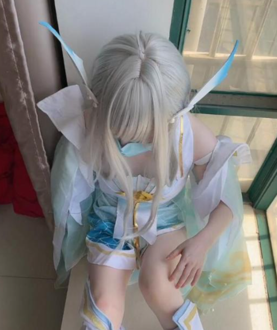 白虎萝莉妹cos