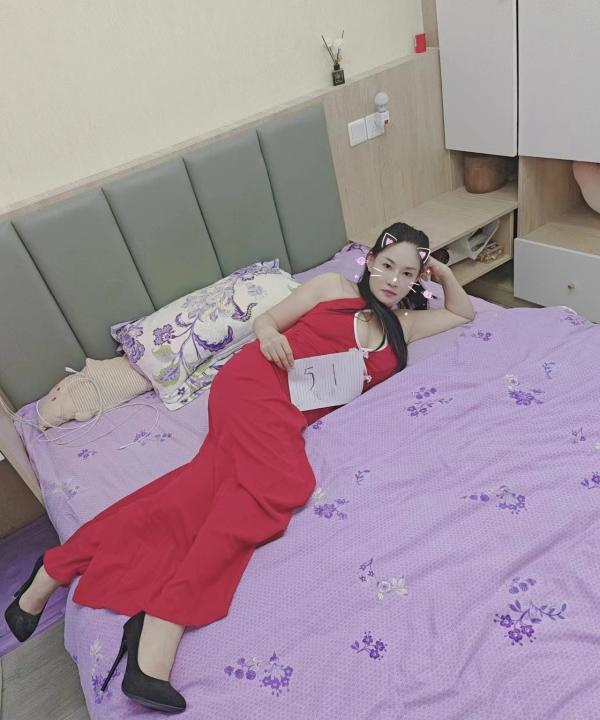 丰满翘臀小少妇