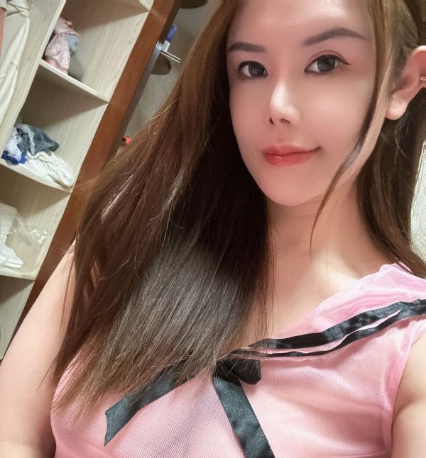 大胸水床靓妹