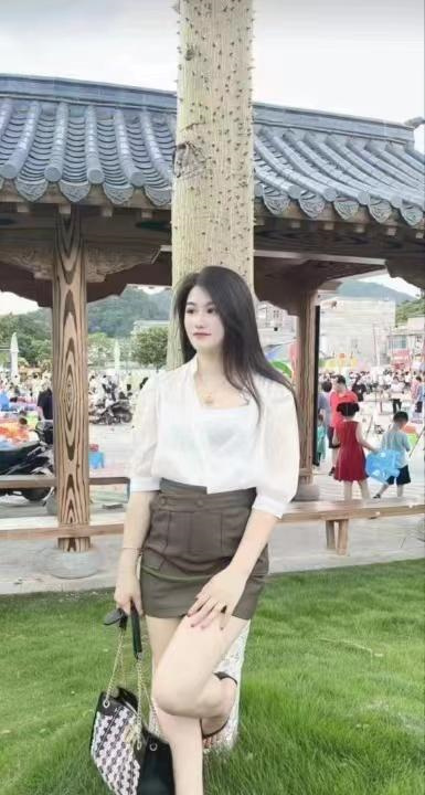 黑丝美腿小雪