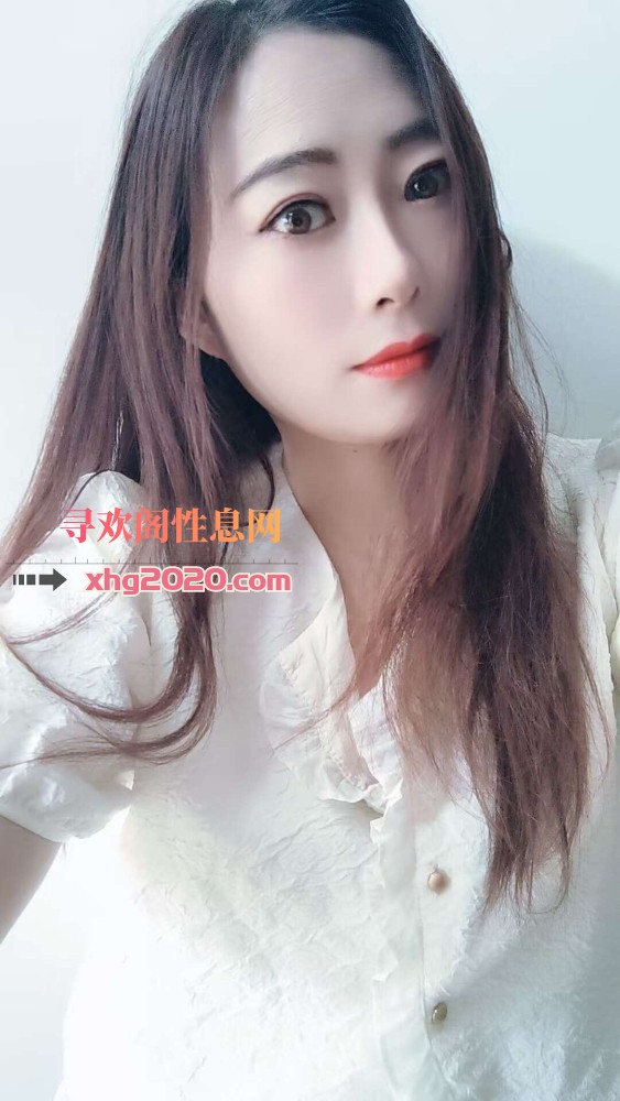 红唇少妇