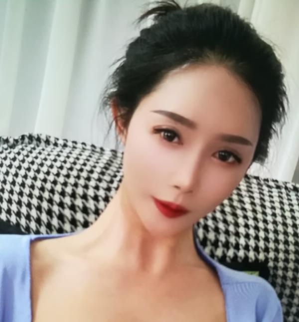 光谷美人阳阳