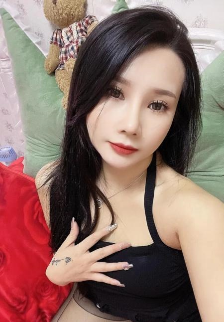 黑丝美腿朵儿