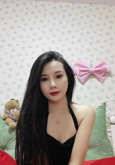 黑丝美腿朵儿