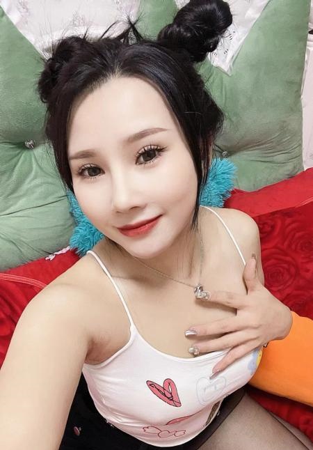 黑丝美腿朵儿